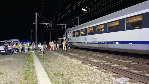 Autobestuurder Overleden Na Aanrijding Met Trein, Treinverkeer Ligt ...